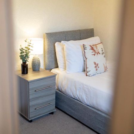 Апартаменты Adrian House, Near Hospital, Easy Parking + Garden Карлайл Экстерьер фото