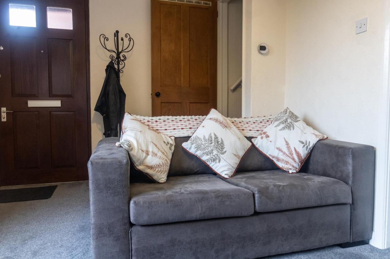 Апартаменты Adrian House, Near Hospital, Easy Parking + Garden Карлайл Экстерьер фото