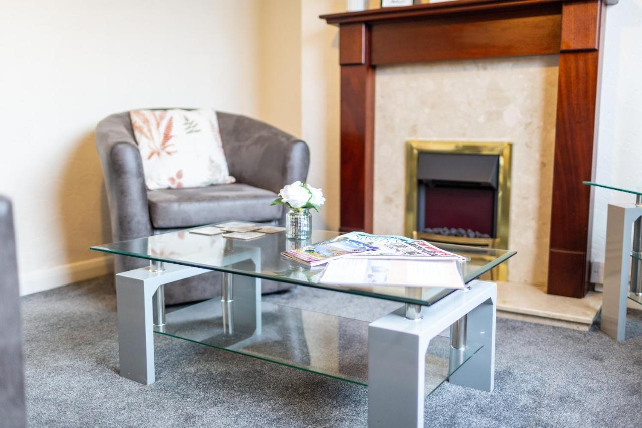 Апартаменты Adrian House, Near Hospital, Easy Parking + Garden Карлайл Экстерьер фото