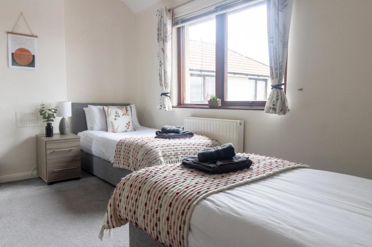 Апартаменты Adrian House, Near Hospital, Easy Parking + Garden Карлайл Экстерьер фото