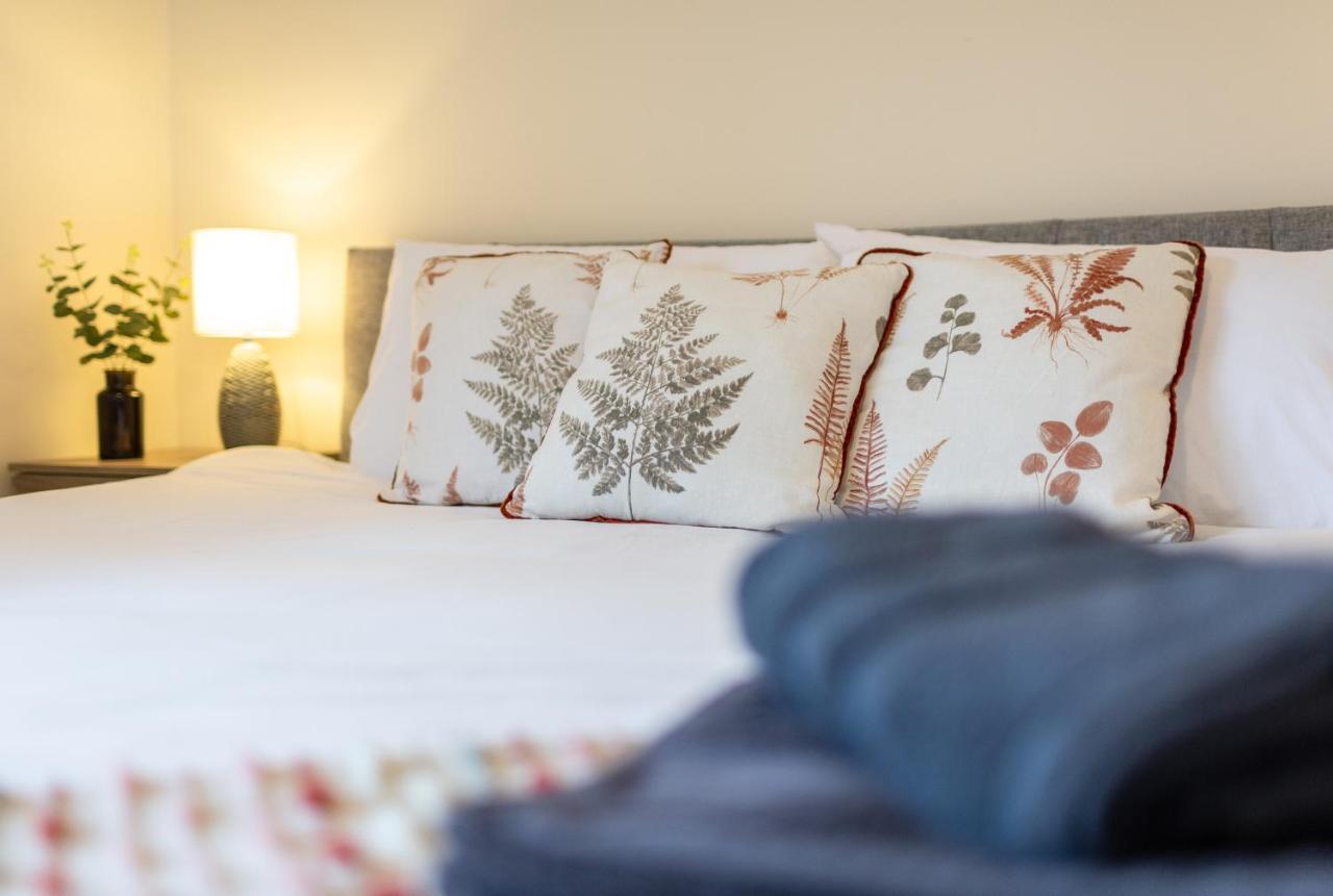 Апартаменты Adrian House, Near Hospital, Easy Parking + Garden Карлайл Экстерьер фото